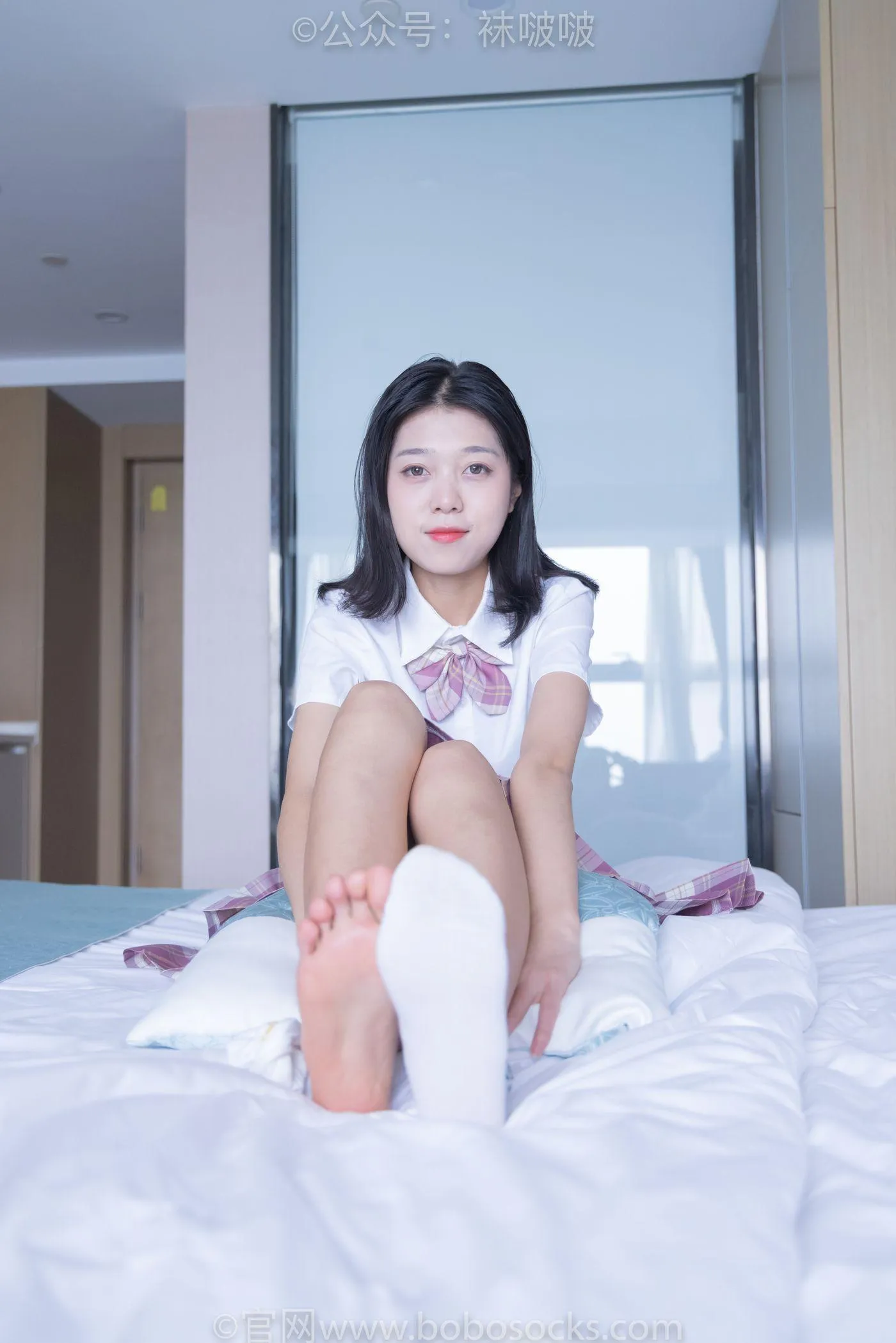 [BoBoSocks袜啵啵]NO.052 瑶瑶-JK制服、帆布鞋、白棉袜、裸足 [133P]插图5